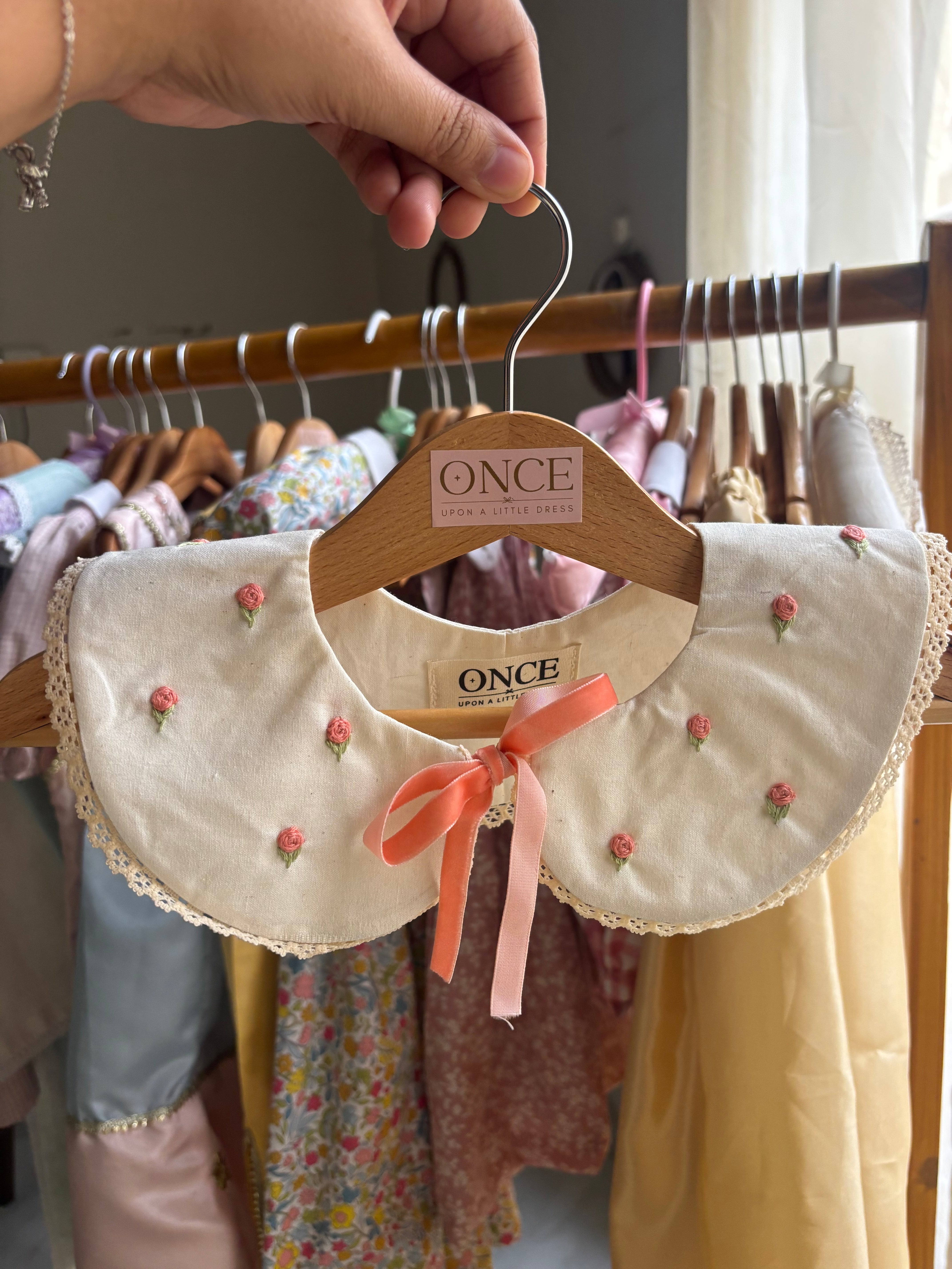Peach rose collar
