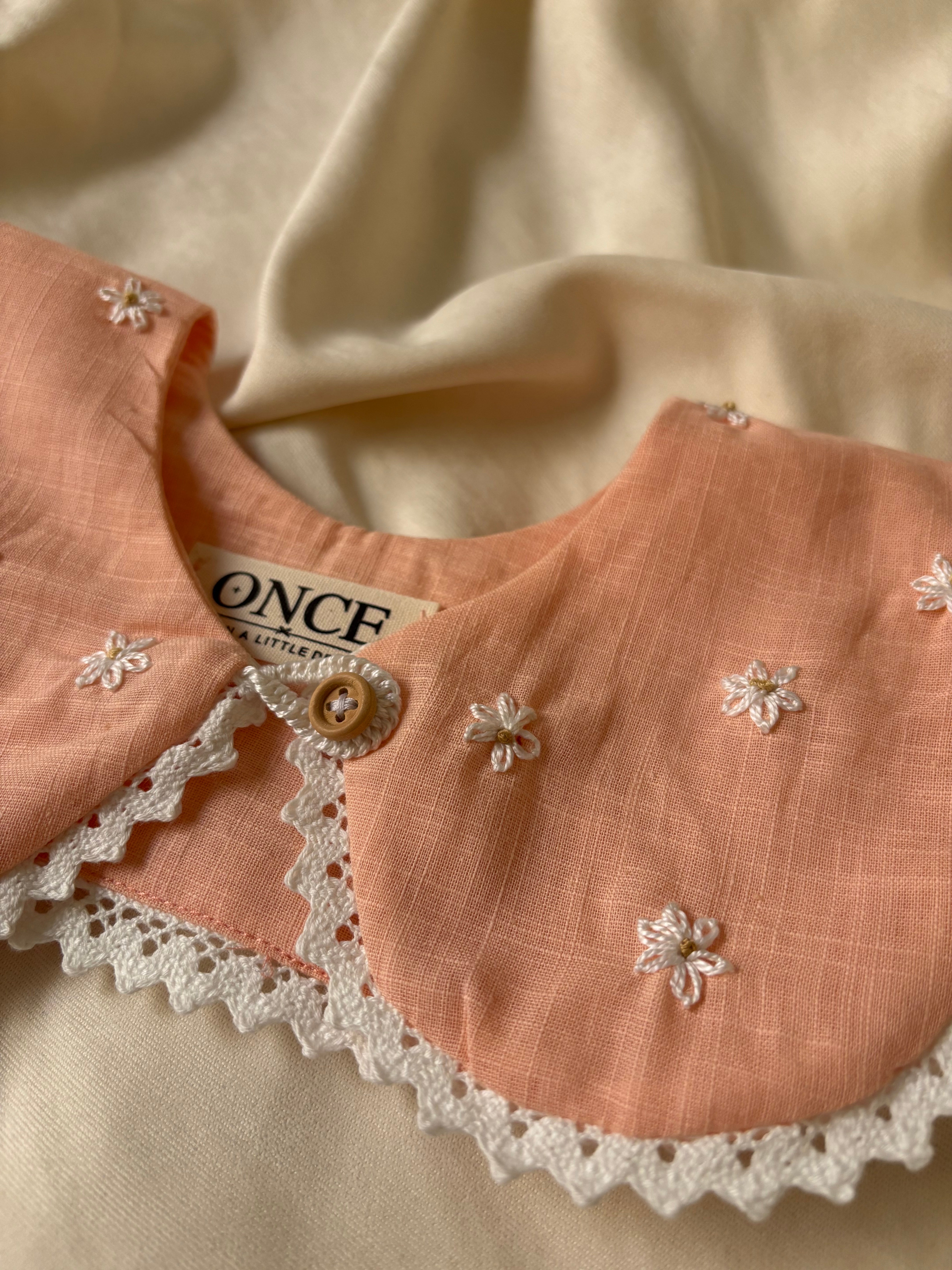 Peach Daisy Collar