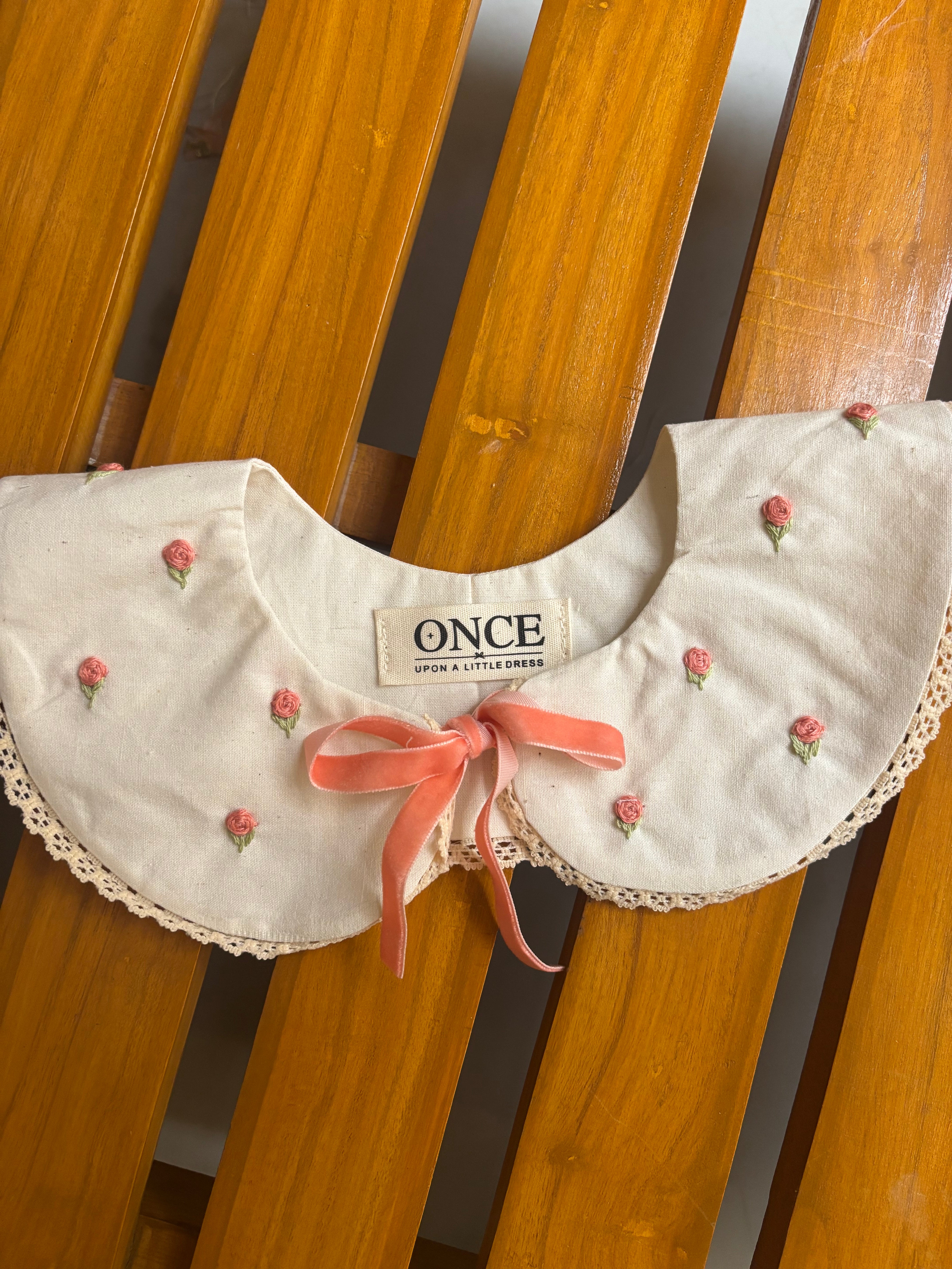 Peach rose collar