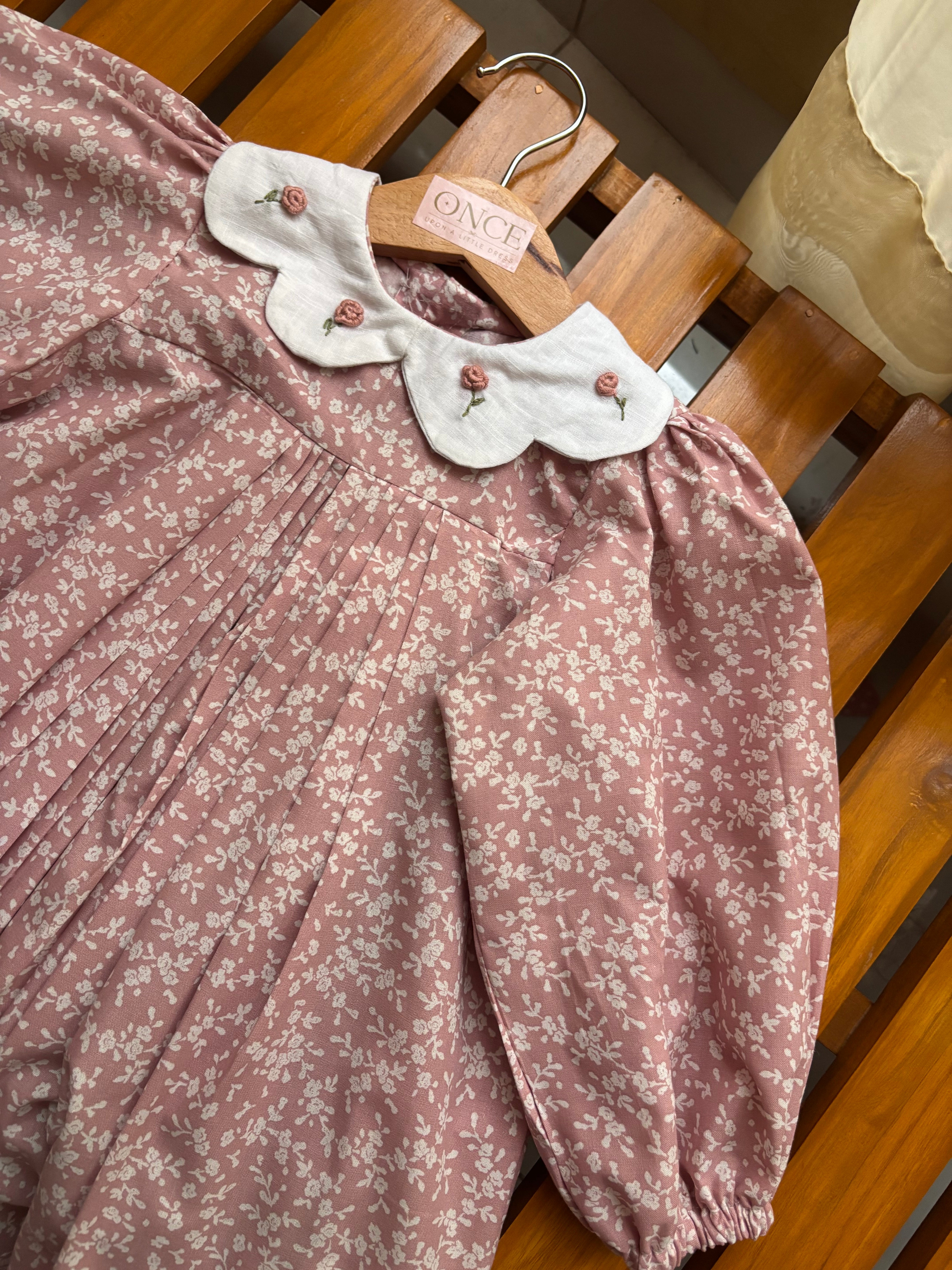 Rose collar dress with sleeves