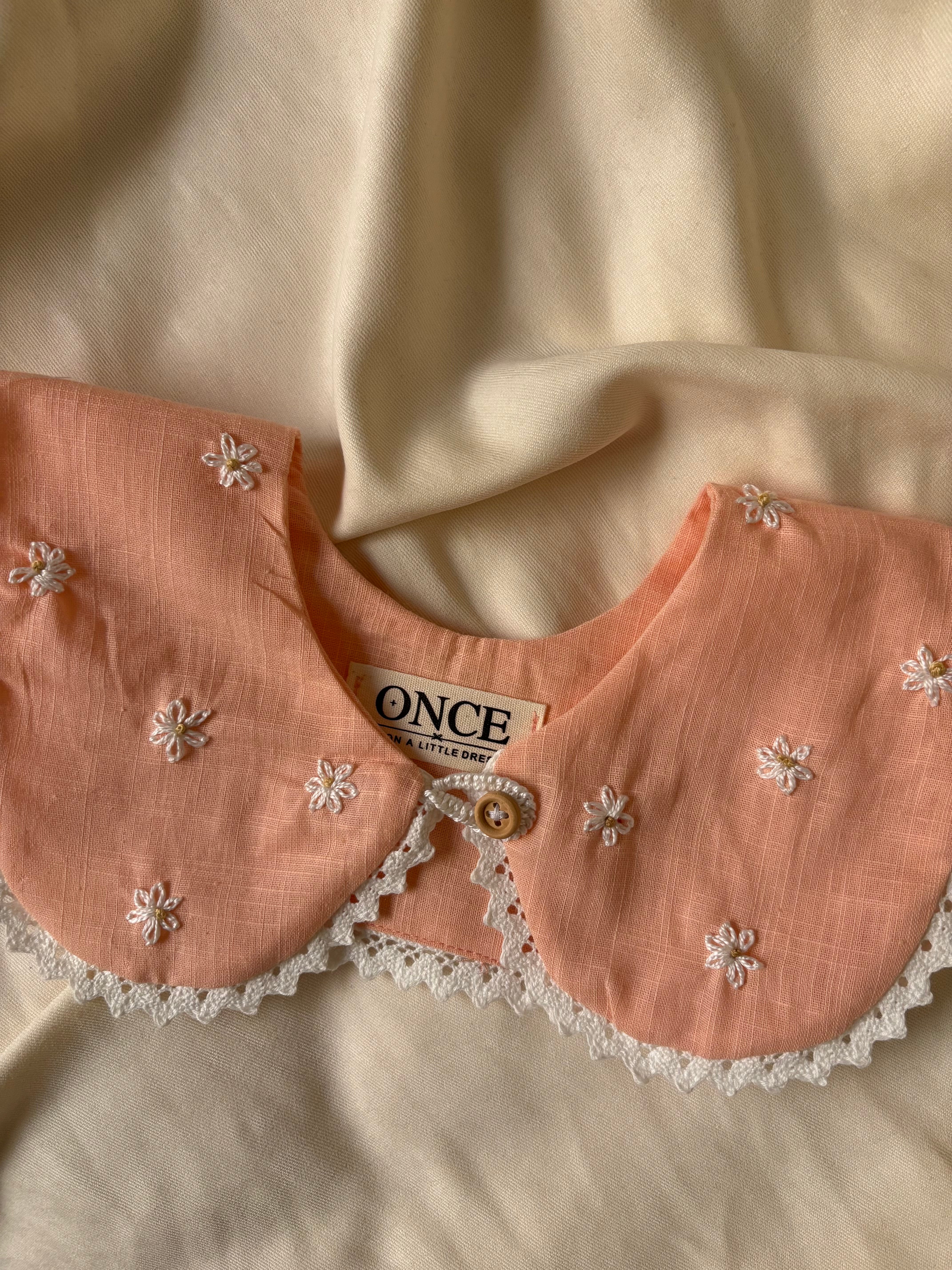 Peach Daisy Collar