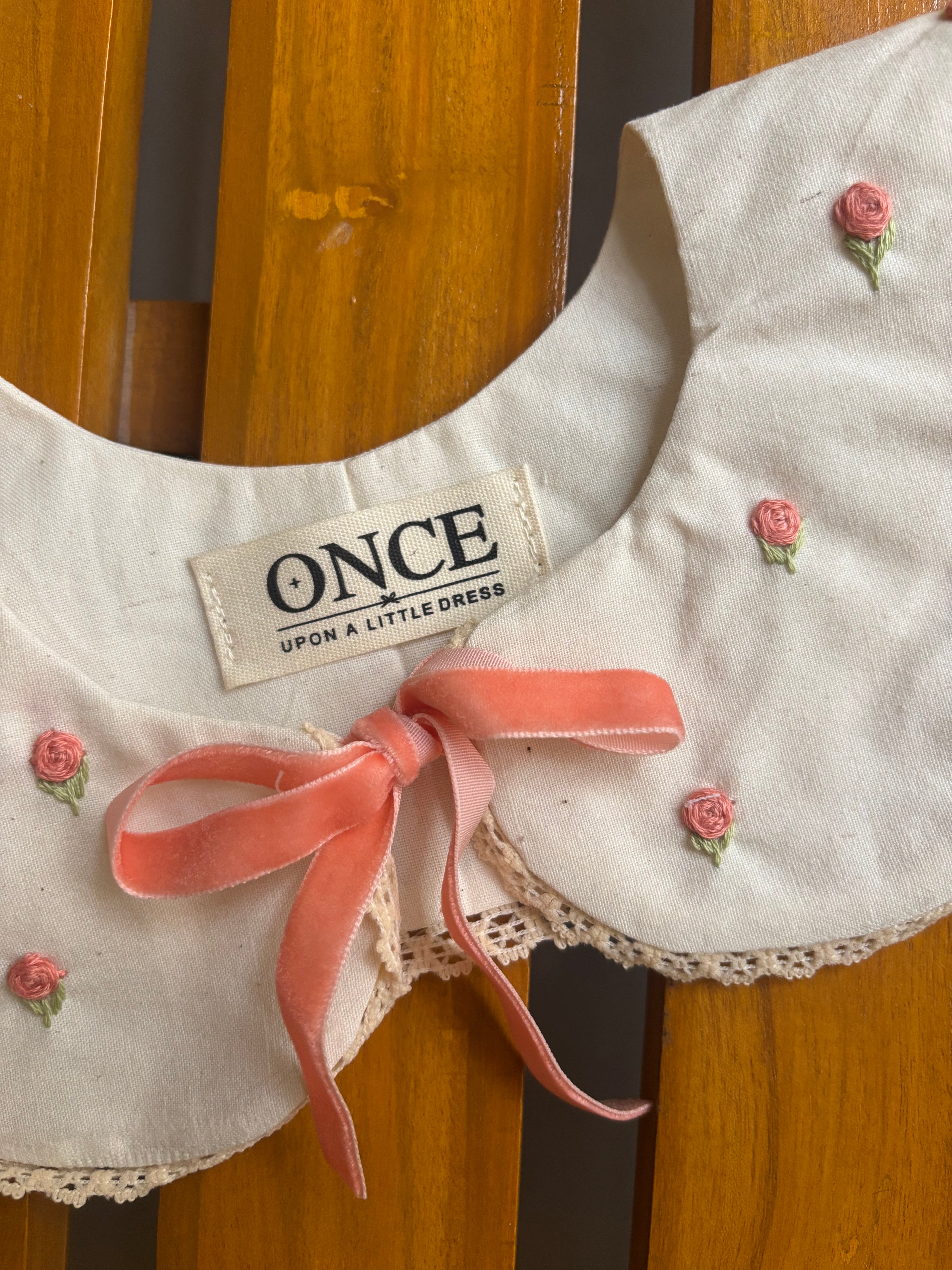 Peach rose collar