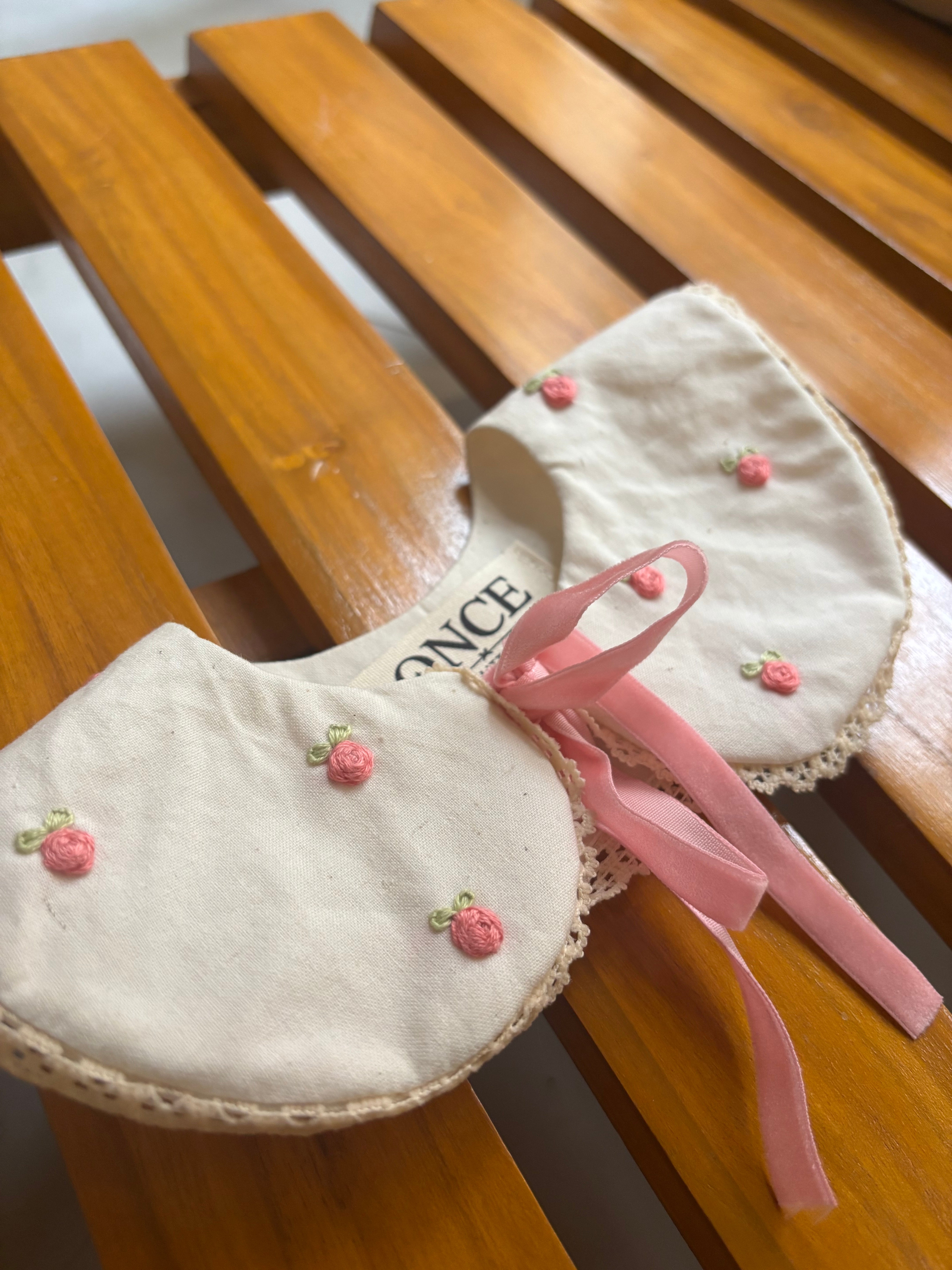 Pink rose collar