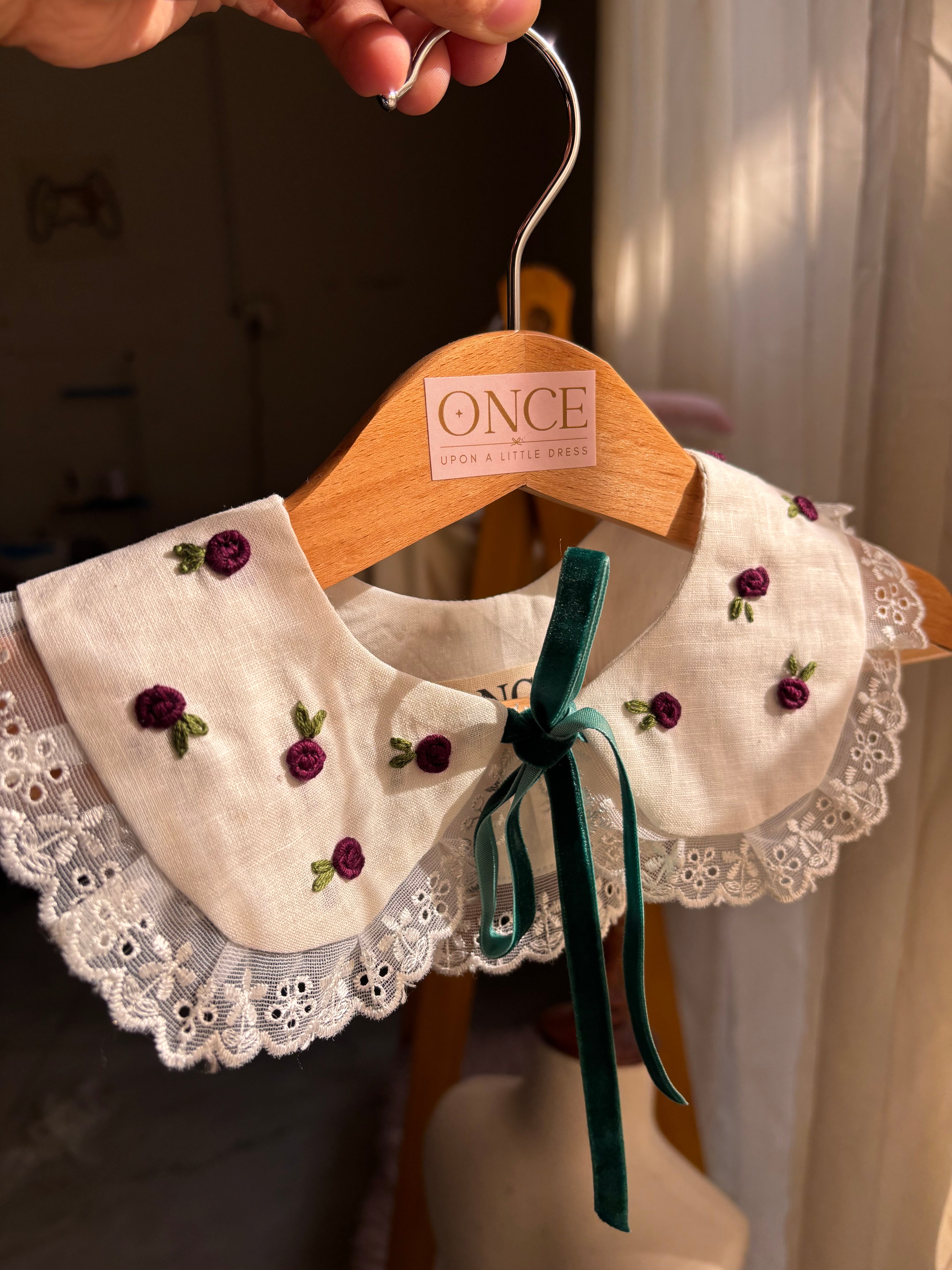White Rose Collar